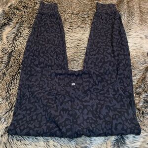 Lululemon Align Jogger 28"
Formation Camo Deep Coal Multi
Size 6